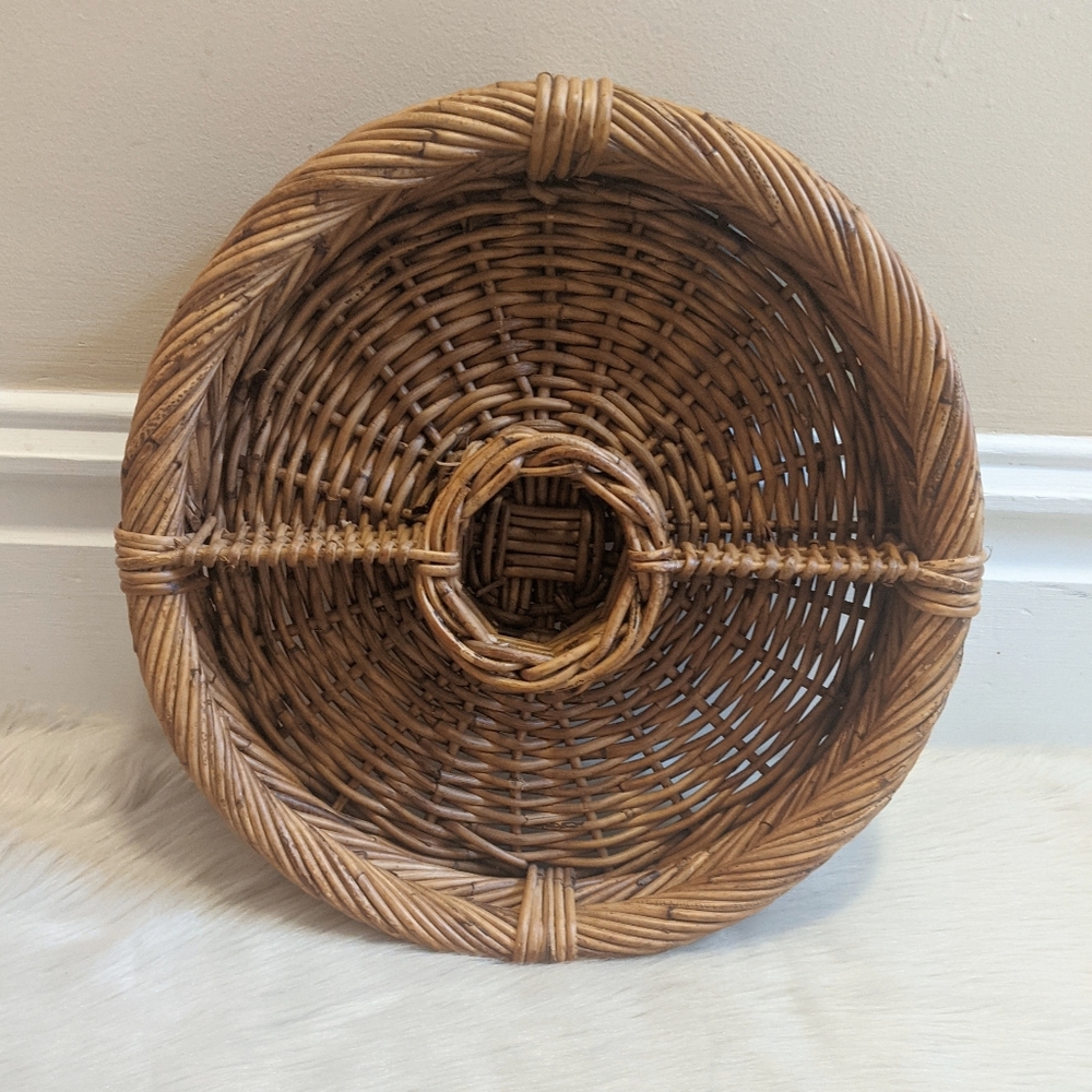 Vintage wicker round divided tray